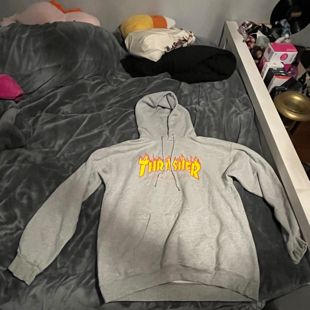 Medium Thrashers gray sweatshirt